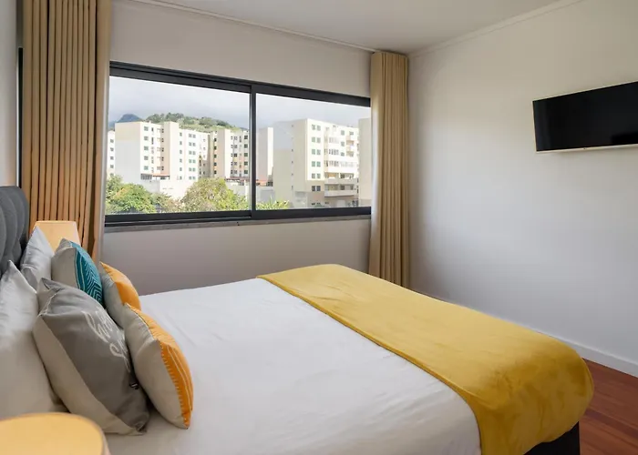 Amparo Ii By An Island * פונשל