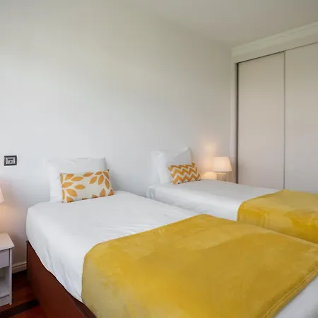 Amparo Ii By An Island Apartment